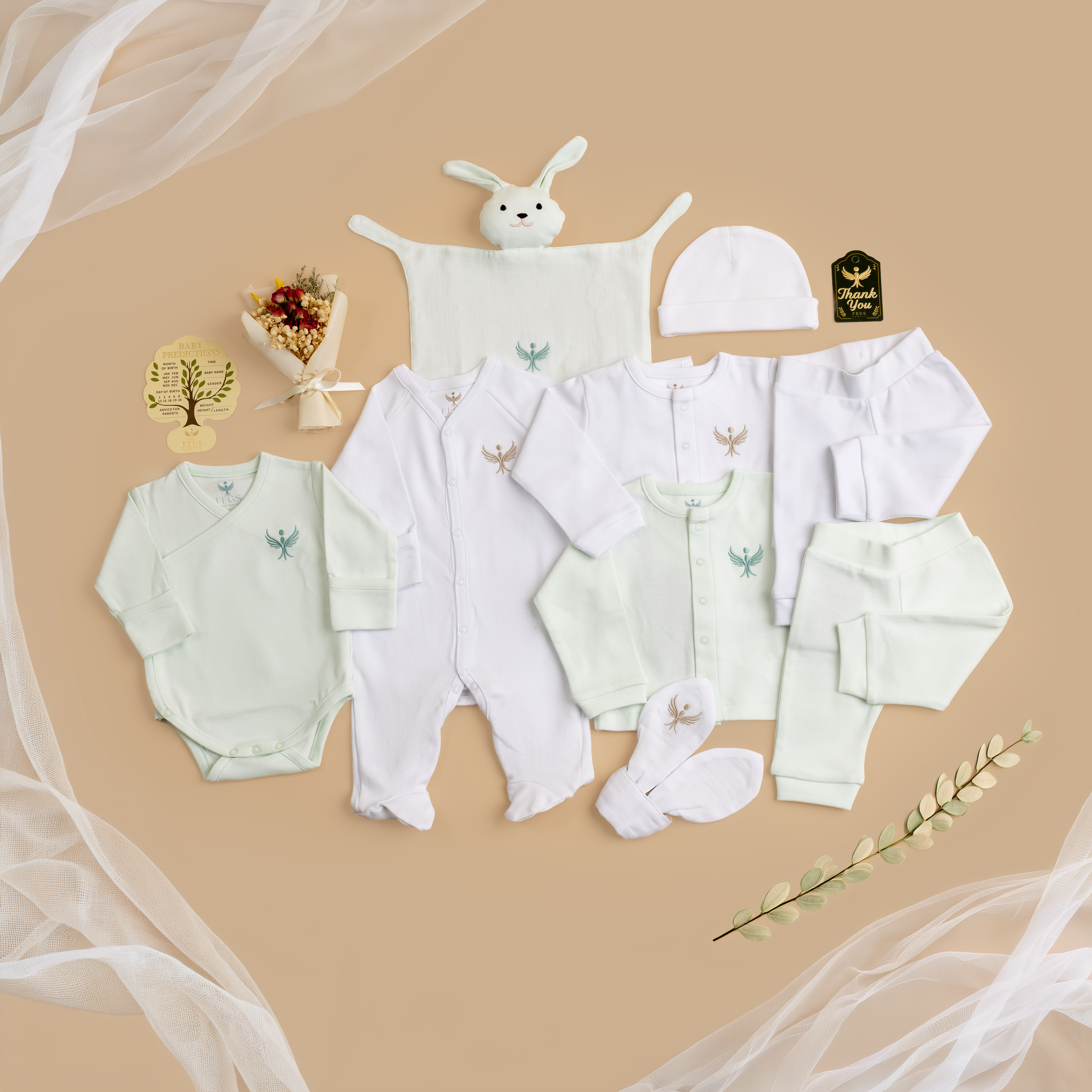 Luxury Newborn Organic Essentials Gift Box – Unisex 0-3 Months