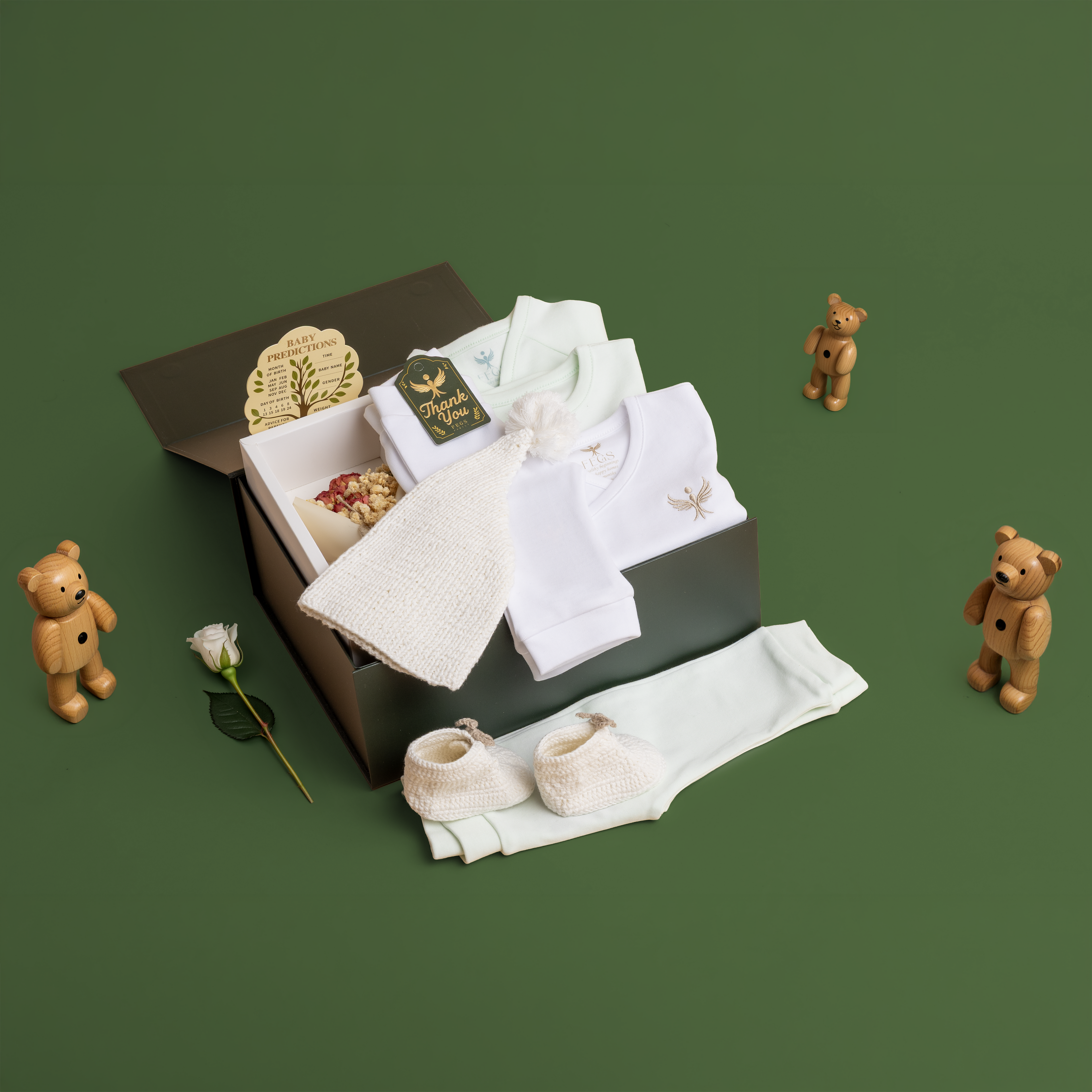 Signature Newborn Organic Essentials Gift Box - Unisex 0-3 Months